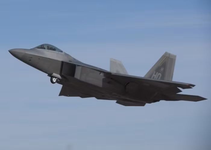 F-22 Raptor hoạt động tại căn cứ không quân Holloman.