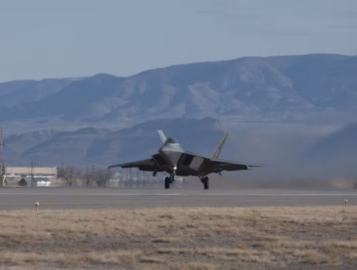 F-22 Raptor hoạt động tại căn cứ không quân Holloman.
