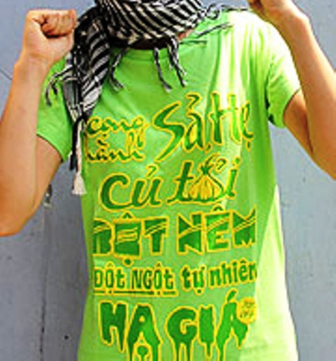 Không biết là đang quảng cáo cho nhãn hàng nào đây? Không biết là đang quảng cáo cho nhãn hàng nào đây?