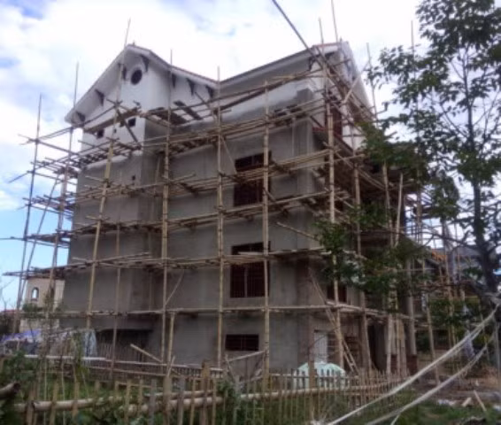 Ngôi biệt thự được xây 4 tầng, tọa lạc trên diện tích 410m2, thuộc lô R1, khu 2, Khu Đô thị Bình Minh đứng tên con trai ông Bình (Ảnh TH)