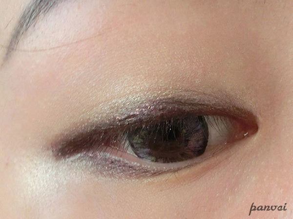 Hai mí mắt của bạn sẽ đậm nét hơn và có độ bền màu hơn. Xem thêm: "Lên đời" nhan sắc nhờ trang điểm.