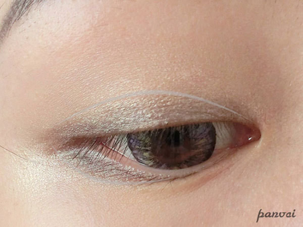 Không đánh toàn bộ phạm vi mí mắt dưới, chỉ đánh từ 3/5 mí mắt đến đuôi mắt tạo thành một hình thoi theo hình mắt. Xem thêm: "Lên đời" nhan sắc nhờ trang điểm.