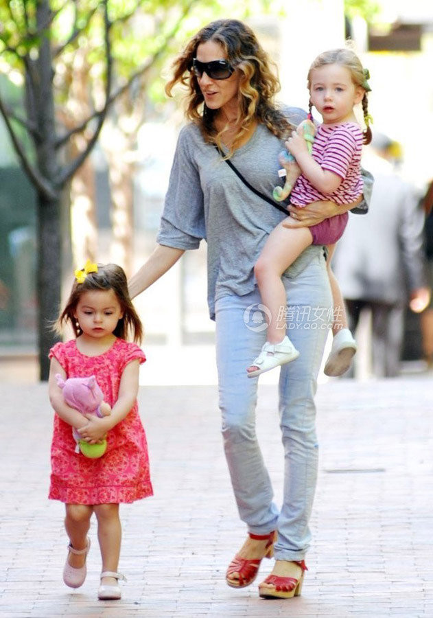 Hai cô con gái của Sarah Jessica Parker như hai thiên thần nhỏ. Hai cô con gái của Sarah Jessica Parker như hai thiên thần nhỏ.