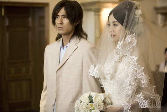 Tiếp theo là bộ phim đình đám "Kim Đại Ban" của người đẹp với tài tử xứ Đài Châu Du Dân. Bộ phim cũng đánh dấu sự trưởng thành trong hình tượng kiều nữ họ Phạm: đẹp, mặn mà, mang sức quyến rũ của người phụ nữ trưởng thành. Tiếp theo là bộ phim đình đám "Kim Đại Ban" của người đẹp với tài tử xứ Đài Châu Du Dân. Bộ phim cũng đánh dấu sự trưởng thành trong hình tượng kiều nữ họ Phạm: đẹp, mặn mà, mang sức quyến rũ của người phụ nữ trưởng thành.