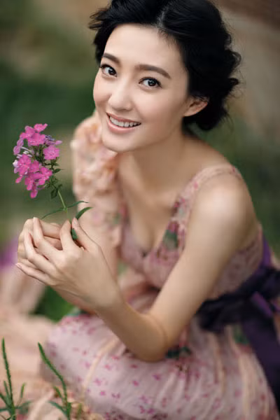 Nếu đã từng xem bộ phim "Mỹ nhân tâm kế" thì sẽ không thể quên được Vương Lệ Khôn. Với tuổi trẻ và tài năng, vị trí 35 cũng rất xứng đáng cho cô. (Ảnh: Sina) Xem thêm: Angela Baby : Mỹ nhân "dao kéo" đẹp nhất điện ảnh Hoa ngữ