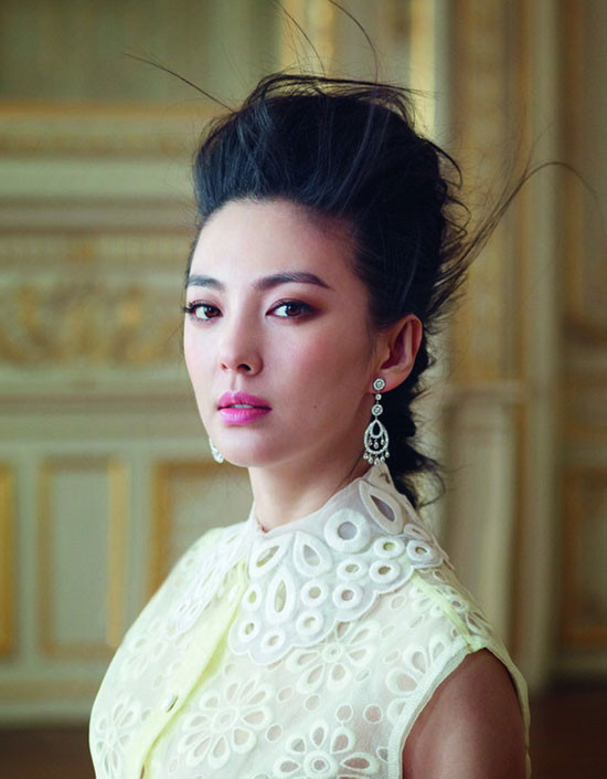 Trương Vũ Kỳ gợi cảm cuốn hút với vẻ đẹp trưởng thành đứng thứ 17. (Ảnh: Sina) Xem thêm: Angela Baby : Mỹ nhân "dao kéo" đẹp nhất điện ảnh Hoa ngữ Trương Vũ Kỳ gợi cảm cuốn hút với vẻ đẹp trưởng thành đứng thứ 17. (Ảnh: Sina) Xem thêm: Angela Baby : Mỹ nhân "dao kéo" đẹp nhất điện ảnh Hoa ngữ