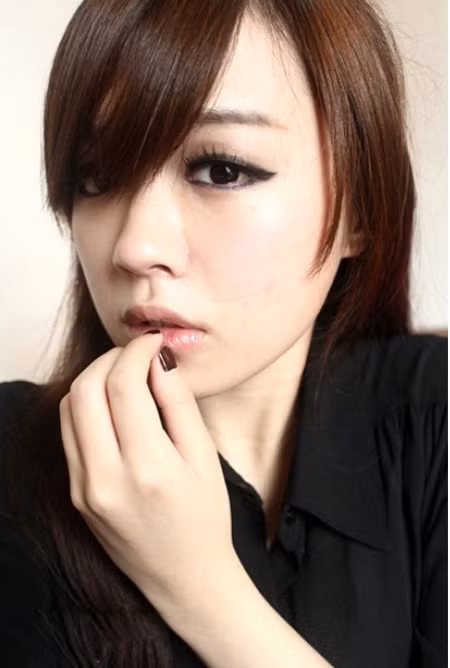 Tô thêm môi hồng và trang điểm hoàn tất những phần còn lại trên mặt. Xem thêm: Người đẹp Trung Hoa "tỏa sáng" trên bìa tạp chí TrendsHealth Tô thêm môi hồng và trang điểm hoàn tất những phần còn lại trên mặt. Xem thêm: Người đẹp Trung Hoa "tỏa sáng" trên bìa tạp chí TrendsHealth