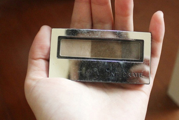 Chuẩn bị những màu đánh mắt. Xem thêm: Người đẹp Trung Hoa "tỏa sáng" trên bìa tạp chí TrendsHealth