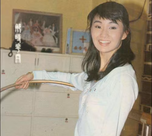 Có thể thấy cuộc đời và sắc đẹp của Trương Mạn Ngọc luôn đi đôi với nhau, sắc đẹp chính là yếu tốt quan trọng nhất để đưa cô lên đỉnh cao danh vọng ngày hôm nay. Một sắc đẹp mặn mà, đằm thắm luôn còn mãi với thời gian. Ảnh: Baidu Xem thêm: Cơn sốt 'thiên sứ' 9X: Vẻ đẹp hiện đại hớp hồn phái mạnh