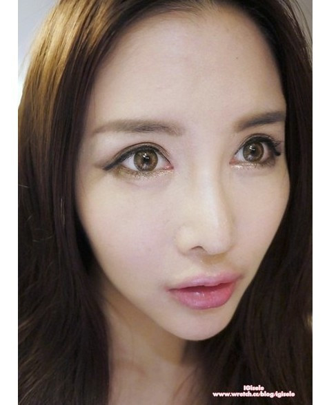 Phong cách trang điểm với màu hồng làm chủ đạo từ mí mắt đến má và môi xinh để giúp bạn nữ tính và dễ thương hơn. Chúc bạn thành công. Xem thêm: Cận cảnh: Sao Hàn "thăng hạng nhan sắc" nhờ trang điểm và phẫu thuật Phong cách trang điểm với màu hồng làm chủ đạo từ mí mắt đến má và môi xinh để giúp bạn nữ tính và dễ thương hơn. Chúc bạn thành công. Xem thêm: Cận cảnh: Sao Hàn "thăng hạng nhan sắc" nhờ trang điểm và phẫu thuật