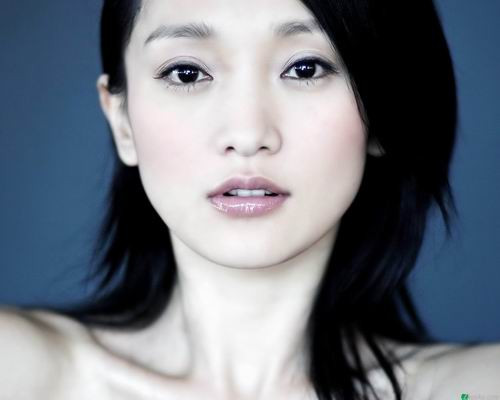 Hoa đán Châu Tấn lại sở hữu một chiếc cằm nhọn cuốn hút mọi ánh nhìn. (Ảnh: HB)