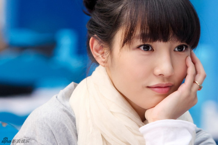 Bạch Bách Hà , có lẽ là cái tên không quá quen thuộc, nhưng độ nổi tiếng của cô ở Trung Quốc thì không thể không nhắc tới, không quá xuất sắc như Dương Mịch, không thoát tục như Lưu Thi Thi nhưng sự dịu dàng và thanh lịch vẫn giúp cô trở thành tiểu hoa đán mới. (Ảnh: HB)