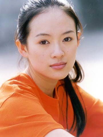 Chương Tử Di, nàng hoa đán đình đám nhất trong "tứ đại hoa đán" thế hệ 7x, xinh đẹp, tài năng và cũng biết cách gây sự chú ý. Cô sở hữu một gương mặt cân đối được xem là tiêu chuẩn của gương mặt đẹp Á Đông. (Ảnh: Vietbao)