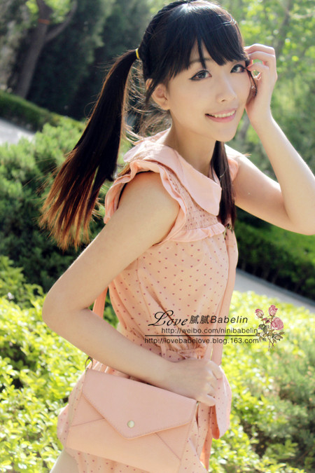 Nếu không phải trang điểm ấn tượng để dự tiệc, bạn cũng có thể trang điểm theo phong cách trên không cần kẻ thêm đường hoa ở cuối mí mắt. Dù đi làm hoặc đi chơi đều rất đẹp. Chúc bạn thành công. Nếu không phải trang điểm ấn tượng để dự tiệc, bạn cũng có thể trang điểm theo phong cách trên không cần kẻ thêm đường hoa ở cuối mí mắt. Dù đi làm hoặc đi chơi đều rất đẹp. Chúc bạn thành công.