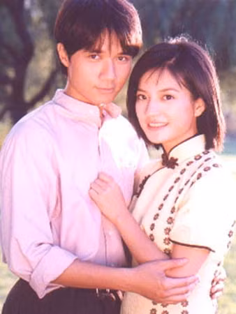 Có thể nói sau "Hoàn châu cách cách" Triệu Vy chính là ngôi sao nổi nhất trong bộ ba người đẹp, sau một đêm con đường sự nghiệp của cô đã thay đổi hẳn. Cùng đó đến năm 2001 vào vai Y Bình thông minh, sắc sảo nhưng cũng lụy tình trong "Tân dòng sông li biệt" càng khẳng định thêm sự thành công và tên tuổi của người đẹp An Huy. Ảnh: baidu Xem thêm: 47 tuổi vẫn 'điềm nhiên' diện váy khiếm nhã Có thể nói sau "Hoàn châu cách cách" Triệu Vy chính là ngôi sao nổi nhất trong bộ ba người đẹp, sau một đêm con đường sự nghiệp của cô đã thay đổi hẳn. Cùng đó đến năm 2001 vào vai Y Bình thông minh, sắc sảo nhưng cũng lụy tình trong "Tân dòng sông li biệt" càng khẳng định thêm sự thành công và tên tuổi của người đẹp An Huy. Ảnh: baidu Xem thêm: 47 tuổi vẫn 'điềm nhiên' diện váy khiếm nhã