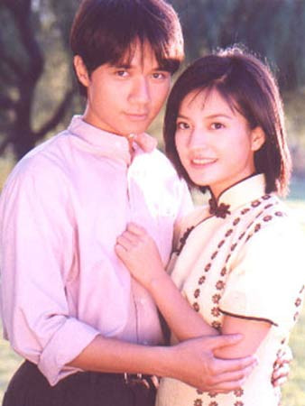 Có thể nói sau "Hoàn châu cách cách" Triệu Vy chính là ngôi sao nổi nhất trong bộ ba người đẹp, sau một đêm con đường sự nghiệp của cô đã thay đổi hẳn. Cùng đó đến năm 2001 vào vai Y Bình thông minh, sắc sảo nhưng cũng lụy tình trong "Tân dòng sông li biệt" càng khẳng định thêm sự thành công và tên tuổi của người đẹp An Huy. Ảnh: baidu Xem thêm: 47 tuổi vẫn 'điềm nhiên' diện váy khiếm nhã Có thể nói sau "Hoàn châu cách cách" Triệu Vy chính là ngôi sao nổi nhất trong bộ ba người đẹp, sau một đêm con đường sự nghiệp của cô đã thay đổi hẳn. Cùng đó đến năm 2001 vào vai Y Bình thông minh, sắc sảo nhưng cũng lụy tình trong "Tân dòng sông li biệt" càng khẳng định thêm sự thành công và tên tuổi của người đẹp An Huy. Ảnh: baidu Xem thêm: 47 tuổi vẫn 'điềm nhiên' diện váy khiếm nhã