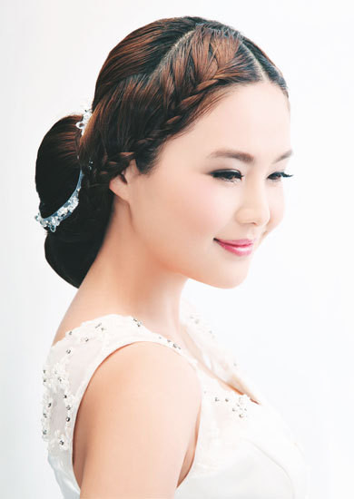 Kiểu 4: Năm nay với trào lưu tết tóc mái vừa mới lạ vừa gọn gàng cho thấy rõ gương mặt thanh tú và dễ thương của bạn. Kiểu 4: Năm nay với trào lưu tết tóc mái vừa mới lạ vừa gọn gàng cho thấy rõ gương mặt thanh tú và dễ thương của bạn.