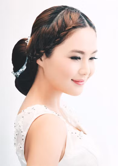 Kiểu 4: Năm nay với trào lưu tết tóc mái vừa mới lạ vừa gọn gàng cho thấy rõ gương mặt thanh tú và dễ thương của bạn.