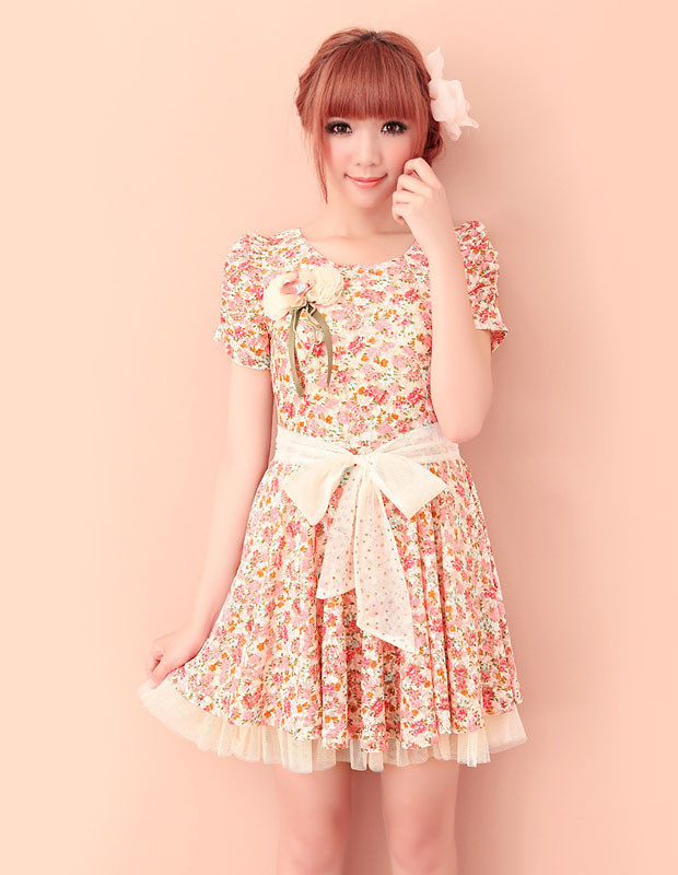 Váy hoa tươi trẻ cho những ngày hè. Xem thêm: 101 kiểu thời trang 'bước ra từ phòng ngủ' của Sao Váy hoa tươi trẻ cho những ngày hè. Xem thêm: 101 kiểu thời trang 'bước ra từ phòng ngủ' của Sao