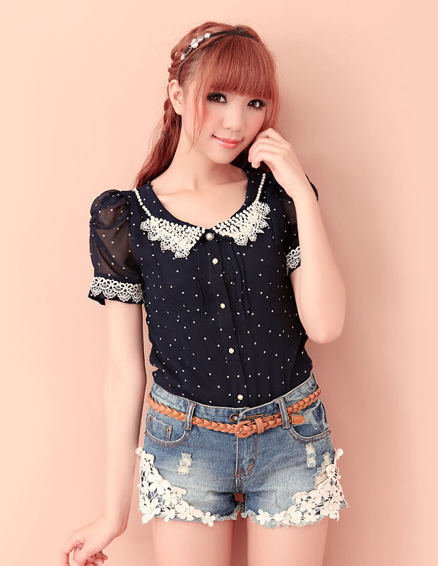 Hiện đại với quần soóc và sơ mi. Xem thêm: 101 kiểu thời trang 'bước ra từ phòng ngủ' của Sao Hiện đại với quần soóc và sơ mi. Xem thêm: 101 kiểu thời trang 'bước ra từ phòng ngủ' của Sao