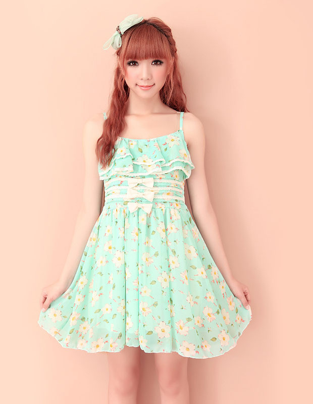 Màu xanh trẻ trung tràn đầy sức sống. Xem thêm: 101 kiểu thời trang 'bước ra từ phòng ngủ' của Sao Màu xanh trẻ trung tràn đầy sức sống. Xem thêm: 101 kiểu thời trang 'bước ra từ phòng ngủ' của Sao