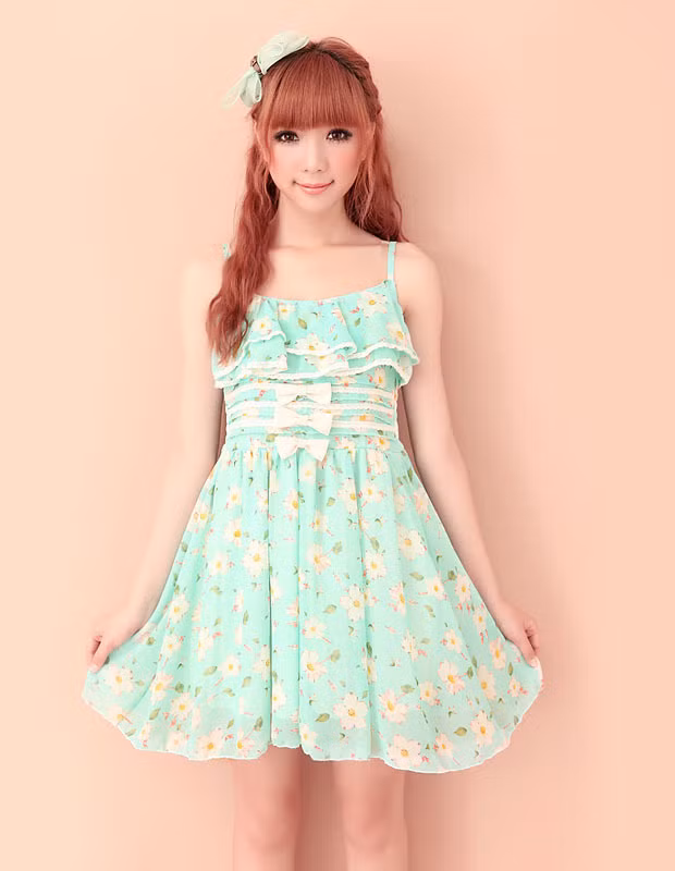 Màu xanh trẻ trung tràn đầy sức sống. Xem thêm: 101 kiểu thời trang 'bước ra từ phòng ngủ' của Sao