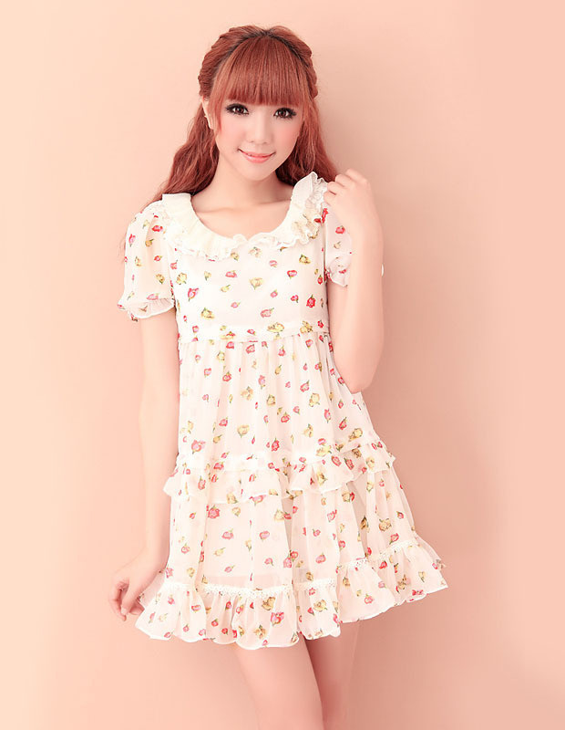 Dễ thương với váy hoa. Xem thêm: 101 kiểu thời trang 'bước ra từ phòng ngủ' của Sao Dễ thương với váy hoa. Xem thêm: 101 kiểu thời trang 'bước ra từ phòng ngủ' của Sao