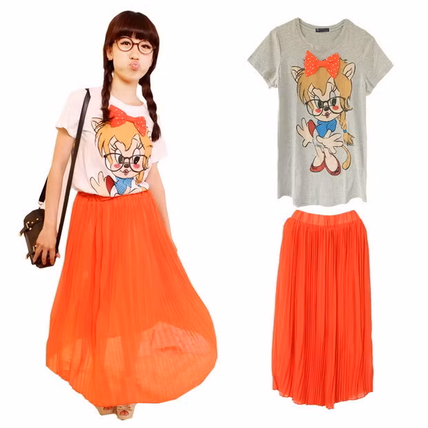 Có lẽ năm nay phong cách váy dài xếp li sẽ lên ngôi, vậy còn chần chừ gì nữa mà không sắm ngay cho mình một chiếc váy thật dễ thương và xinh xắn. Xem thêm: 10 bộ váy đẹp là niềm mơ ước của thiếu nữ mọi thời đại