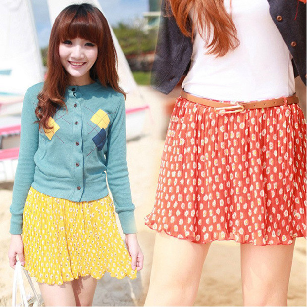 Tươi tắn và trẻ trung với váy ngắn cùng áo len nữ tính. Xem thêm: 10 bộ váy đẹp là niềm mơ ước của thiếu nữ mọi thời đại Tươi tắn và trẻ trung với váy ngắn cùng áo len nữ tính. Xem thêm: 10 bộ váy đẹp là niềm mơ ước của thiếu nữ mọi thời đại