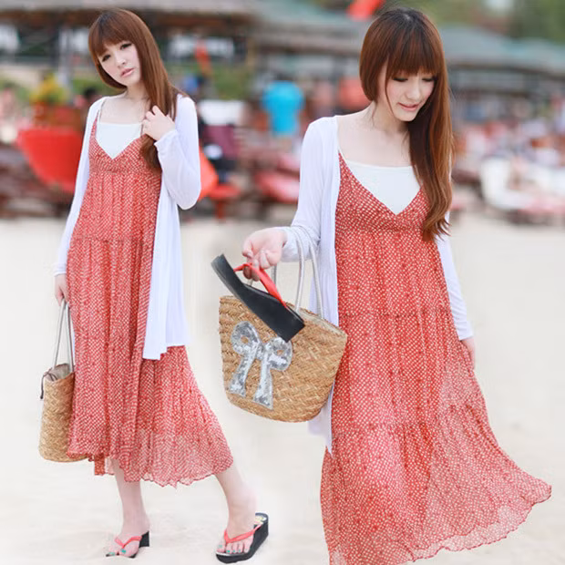 Váy dài thêm áo khoác, thoải mái dạ phố nhưng cũng rất thời trang và phong cách. Xem thêm: 10 bộ váy đẹp là niềm mơ ước của thiếu nữ mọi thời đại