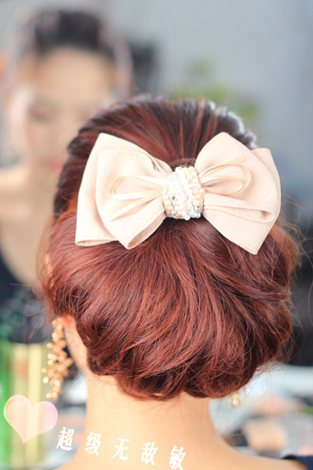 Cố gắng càng để phần tóc xòe ra càng nhiều càng tốt. Xem thêm: "Nghả nghiêng" với tóc tai, áo quần "Chị Hai Lúa" của Sao Cố gắng càng để phần tóc xòe ra càng nhiều càng tốt. Xem thêm: "Nghả nghiêng" với tóc tai, áo quần "Chị Hai Lúa" của Sao