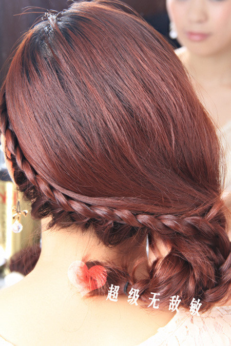 Tết dần để được như một dải tóc ven bên mái tóc. Xem thêm: "Nghả nghiêng" với tóc tai, áo quần "Chị Hai Lúa" của Sao Tết dần để được như một dải tóc ven bên mái tóc. Xem thêm: "Nghả nghiêng" với tóc tai, áo quần "Chị Hai Lúa" của Sao