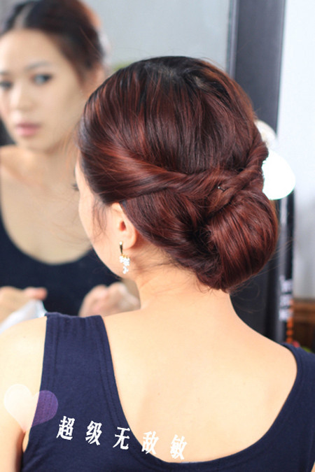 Xinh xắn mà tao nhã, kiểu tóc này sẽ giúp bạn thanh lịch hơn khi tham gia những buổi tiệc sang trọng. Xem thêm: "Nghả nghiêng" với tóc tai, áo quần "Chị Hai Lúa" của Sao Xinh xắn mà tao nhã, kiểu tóc này sẽ giúp bạn thanh lịch hơn khi tham gia những buổi tiệc sang trọng. Xem thêm: "Nghả nghiêng" với tóc tai, áo quần "Chị Hai Lúa" của Sao