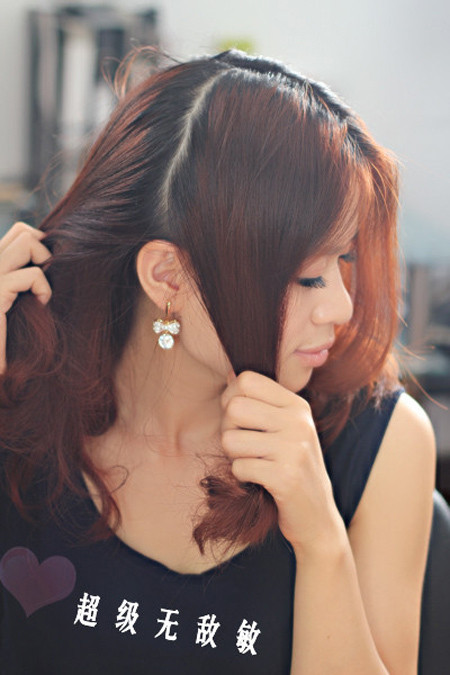 Kiểu 1:Hai bên mang tai lấy gọn hai phần tóc. Xem thêm: "Nghả nghiêng" với tóc tai, áo quần "Chị Hai Lúa" của Sao Kiểu 1:Hai bên mang tai lấy gọn hai phần tóc. Xem thêm: "Nghả nghiêng" với tóc tai, áo quần "Chị Hai Lúa" của Sao