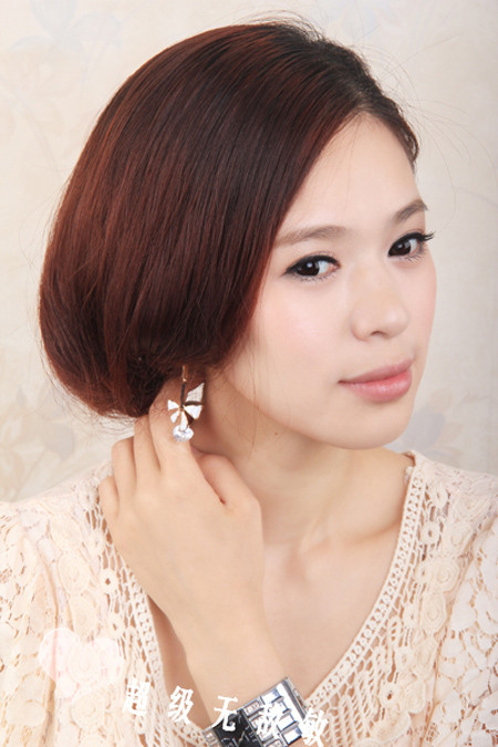 Chú ý phần tóc bên tai phải cần để xõa che lấp tai tạo nên bồng bềnh nữ tính cho khuôn mặt của bạn. Chúc bạn thành công. Xem thêm: "Nghả nghiêng" với tóc tai, áo quần "Chị Hai Lúa" của Sao Chú ý phần tóc bên tai phải cần để xõa che lấp tai tạo nên bồng bềnh nữ tính cho khuôn mặt của bạn. Chúc bạn thành công. Xem thêm: "Nghả nghiêng" với tóc tai, áo quần "Chị Hai Lúa" của Sao