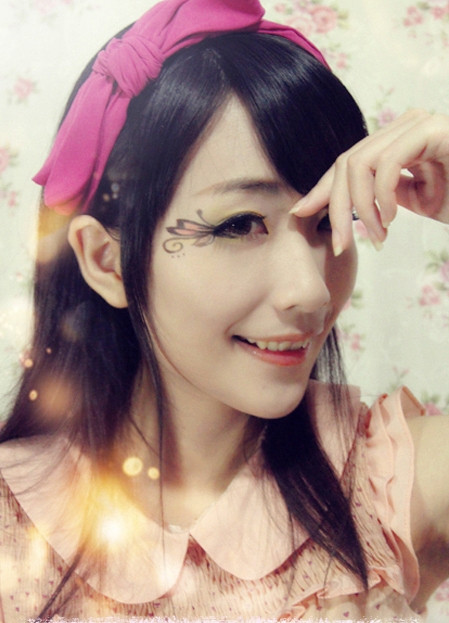 Vẽ để có một đôi mắt thật đẹp, mới lạ và độc đáo thu hút được mọi ánh mắt của người khác. Vẽ để có một đôi mắt thật đẹp, mới lạ và độc đáo thu hút được mọi ánh mắt của người khác.