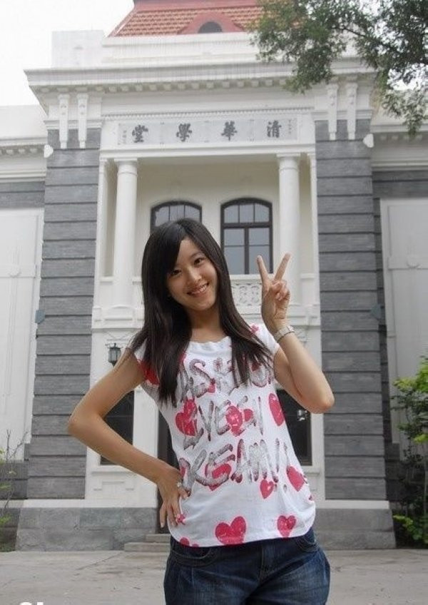 Hi vọng rằng những cô gái 9x trẻ trung, năng động nhưng thuần khiết sẽ mang lại một diện mạo mới cho nền điện ảnh đang sóng gió với những ngôi sao thích chơi trội để khẳng định bản thân mình. (Ảnh: QQ) Xem thêm: Ngẩn ngơ ngắm Teen thời trang rạng rỡ bên hoa cải