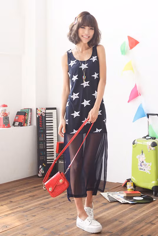 Làn vải mỏng dưới chân váy giúp đôi chân thon của bạn thêm phần cuốn hút và điệu đà hơn. Xem thêm: Bí quyết "eo thon thả, dáng ngọc ngà" của 10 đại mỹ nhân Trung Hoa