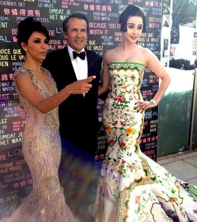 Vẻ đẹp Châu Á nổi bật hơn cả cô nàng đình đám của "Những bà nội trợ kiểu Mỹ" Eva Longoria.