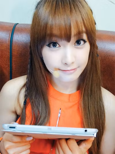 Và bây giờ, khi đã là một ngôi sao nổi tiếng, make up càng giúp cô đẹp hơn, cuốn hút hơn. Xem thêm: Cận cảnh: Sao Hàn "thăng hạng nhan sắc" nhờ trang điểm và phẫu thuật Và bây giờ, khi đã là một ngôi sao nổi tiếng, make up càng giúp cô đẹp hơn, cuốn hút hơn. Xem thêm: Cận cảnh: Sao Hàn "thăng hạng nhan sắc" nhờ trang điểm và phẫu thuật