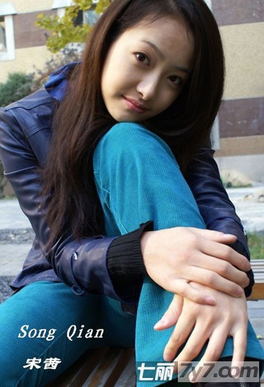 Một vẻ đẹp tự nhiên trời cho luôn nổi bật mọi lúc mọi nơi. Xem thêm: Cận cảnh: Sao Hàn "thăng hạng nhan sắc" nhờ trang điểm và phẫu thuật Một vẻ đẹp tự nhiên trời cho luôn nổi bật mọi lúc mọi nơi. Xem thêm: Cận cảnh: Sao Hàn "thăng hạng nhan sắc" nhờ trang điểm và phẫu thuật