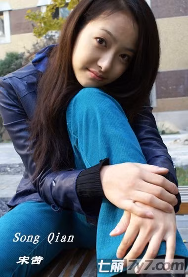 Một vẻ đẹp tự nhiên trời cho luôn nổi bật mọi lúc mọi nơi. Xem thêm: Cận cảnh: Sao Hàn "thăng hạng nhan sắc" nhờ trang điểm và phẫu thuật Một vẻ đẹp tự nhiên trời cho luôn nổi bật mọi lúc mọi nơi. Xem thêm: Cận cảnh: Sao Hàn "thăng hạng nhan sắc" nhờ trang điểm và phẫu thuật