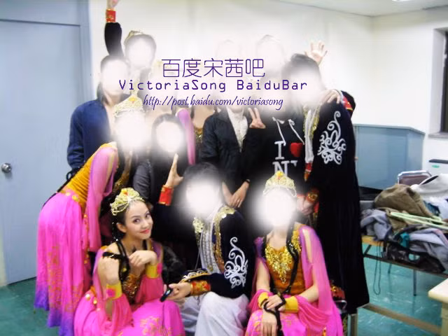 Dường như vẻ đẹp đó không hề thay đổi theo thời gian, khuôn mặt nhỏ cuốn hút đó vẫn luôn để lại ấn tượng rất mạnh. Xem thêm: Cận cảnh: Sao Hàn "thăng hạng nhan sắc" nhờ trang điểm và phẫu thuật Dường như vẻ đẹp đó không hề thay đổi theo thời gian, khuôn mặt nhỏ cuốn hút đó vẫn luôn để lại ấn tượng rất mạnh. Xem thêm: Cận cảnh: Sao Hàn "thăng hạng nhan sắc" nhờ trang điểm và phẫu thuật