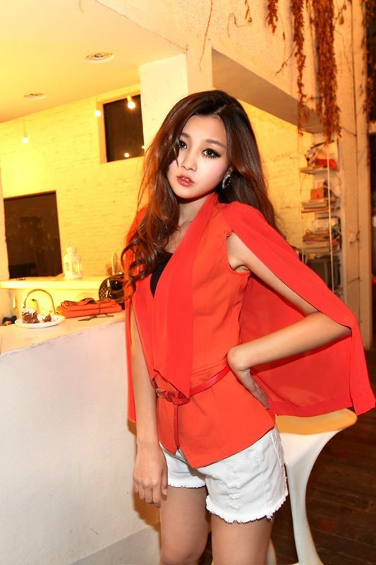 Quần soóc ngắn giúp khoe chân thon, sơ mi cách điệu ôm sát vòng hai nhưng thêm tà áo phía sau sẽ thêm điểm nhấn cho phong cách người mặc. Xem thêm: Điệu-đẹp-thanh lịch: sơ mi thời trang Zara Quần soóc ngắn giúp khoe chân thon, sơ mi cách điệu ôm sát vòng hai nhưng thêm tà áo phía sau sẽ thêm điểm nhấn cho phong cách người mặc. Xem thêm: Điệu-đẹp-thanh lịch: sơ mi thời trang Zara