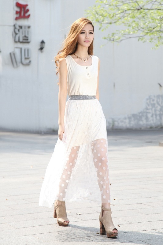 Thanh lịch và xinh đẹp với váy mỏng bên ngoài để cuốn hút hơn với đôi chân lấp ló sau đó. Xem thêm: Điệu-đẹp-thanh lịch: sơ mi thời trang Zara Thanh lịch và xinh đẹp với váy mỏng bên ngoài để cuốn hút hơn với đôi chân lấp ló sau đó. Xem thêm: Điệu-đẹp-thanh lịch: sơ mi thời trang Zara