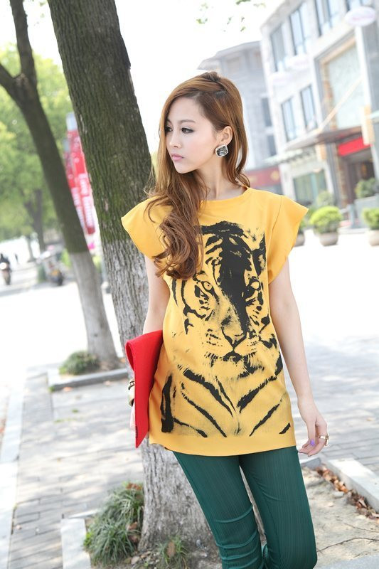 Thực sự đơn giản nhưng cũng cuốn hút vô cùng khi áo phông rộng đi cùng quần bó sát. Xem thêm: Điệu-đẹp-thanh lịch: sơ mi thời trang Zara Thực sự đơn giản nhưng cũng cuốn hút vô cùng khi áo phông rộng đi cùng quần bó sát. Xem thêm: Điệu-đẹp-thanh lịch: sơ mi thời trang Zara