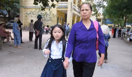 Đón cháu về sớm