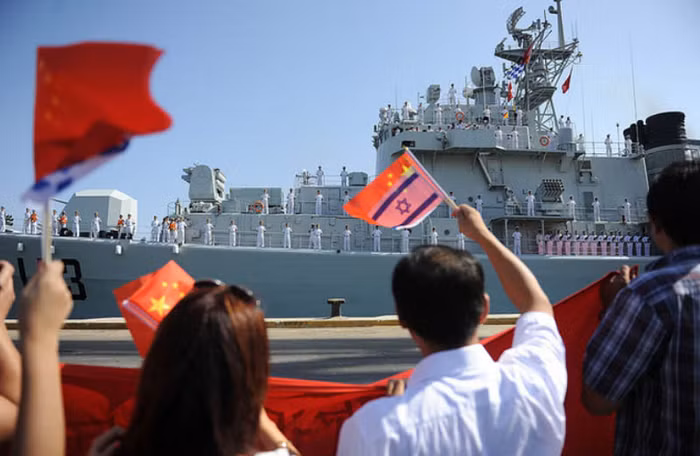 Hải quân Israel đã tổ chức một buổi lễ chào đón đội tàu của Hải quân Trung Quốc ngay tại bến cảng.