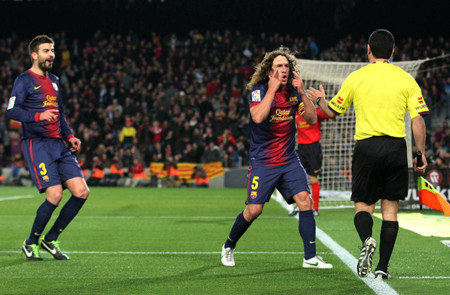 Pique và Puyol đã xuống phong độ. Pique và Puyol đã xuống phong độ.