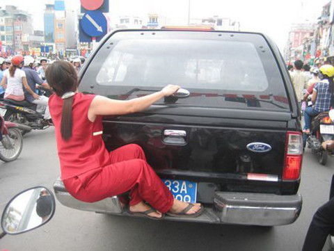 Đi nhờ. Đi nhờ.